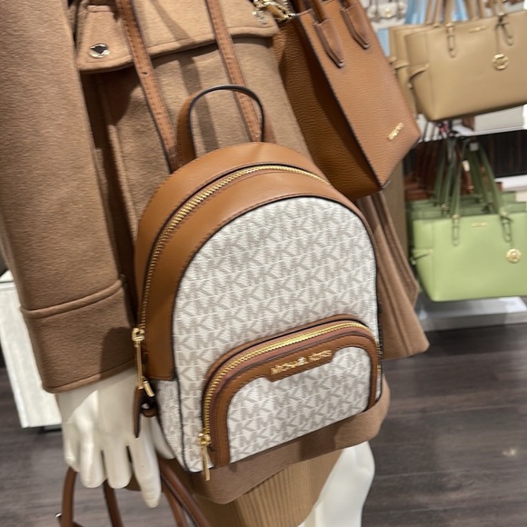 Michael Kors Ladies Backpack Bag Jaycee XS Conv Zip Backpack Vanilla - Picture 9 of 16